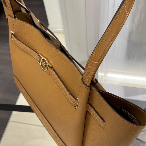 MICHAEL KORS
Reed Large Leather Belted Satchel Shoulder Handbag 
Deer Crocodile - Picture 6 of 16